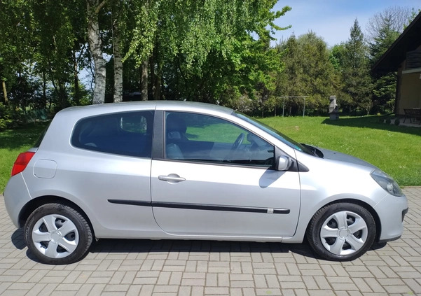 Renault Clio cena 8900 przebieg: 210000, rok produkcji 2005 z Kalety małe 466